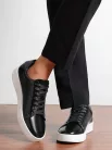 Low-Top Sneaker 