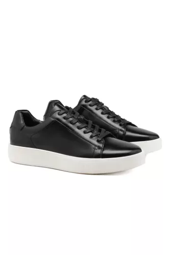 Low-Top Sneaker 
