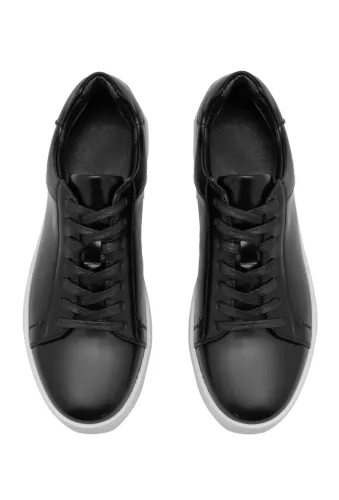Low-Top Sneaker 