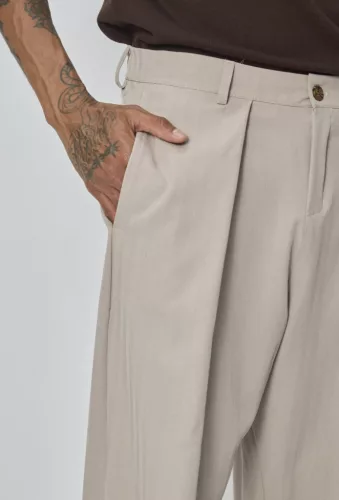 Pleat Baggy Chino